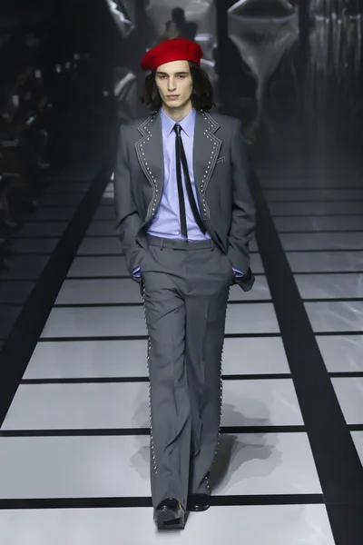 Look 40